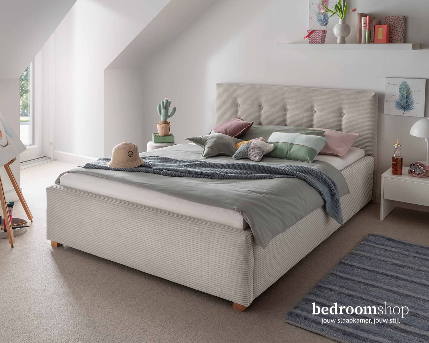 Stoffen bed 140x200 lichtgrijze ribbelstof Stoffen bed 140x200 lichtgrijze ribbelstof