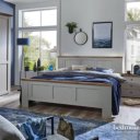 Grijs met houten lijsten