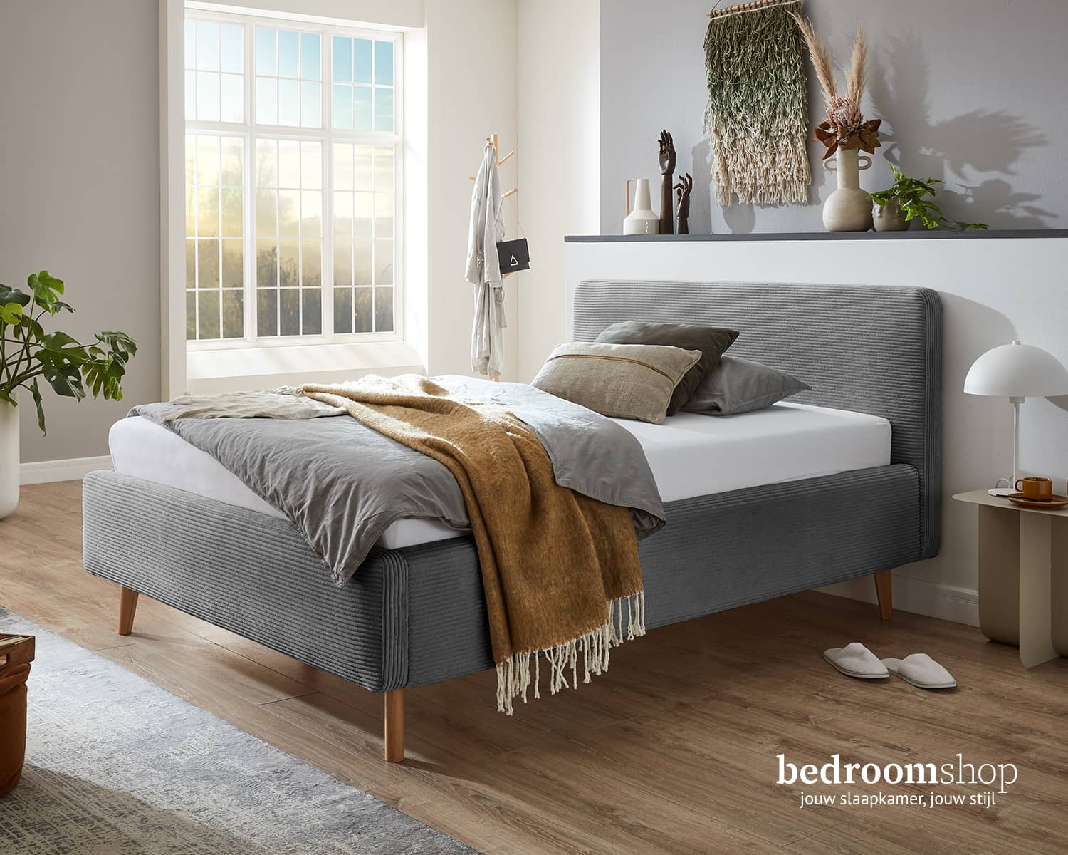 Grijs bed ribbelstof 160x200 Grijs bed ribbelstof 160x200