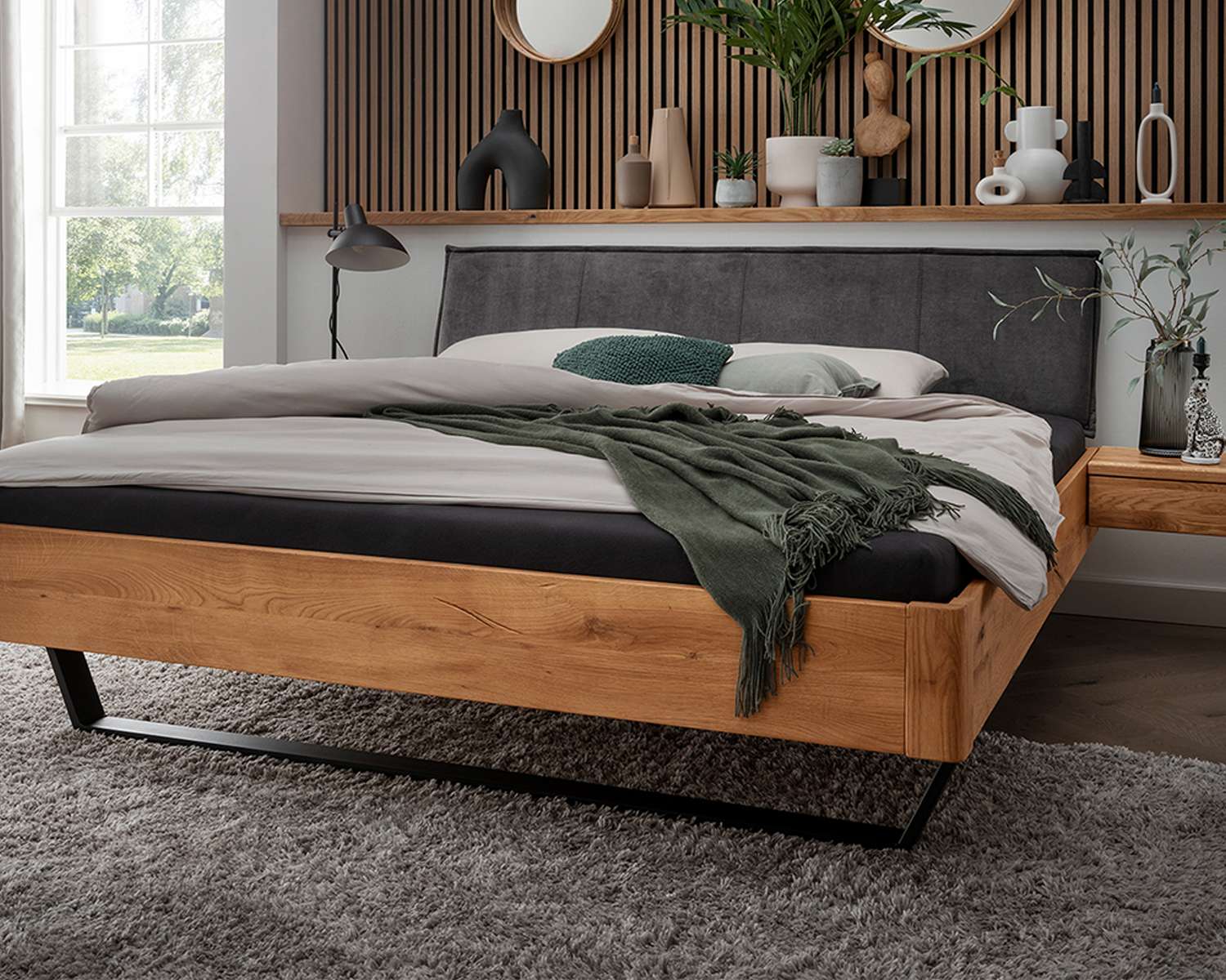 Massief houten bed Piketon zijkant Massief houten bed Piketon zijkant
